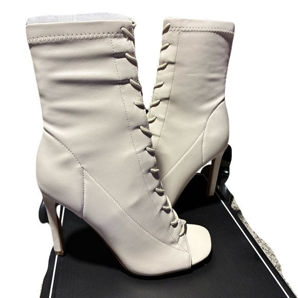 Qupid New! Peak Toe Lace Up Stiletto Heel Boots White Size 9 Preppy Whimsigoth - Picture 1 of 6